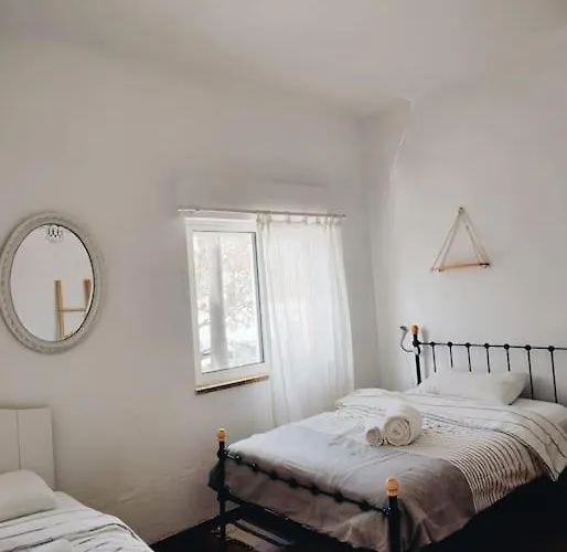 Semi-detached House In The Historic Center - Lagos
